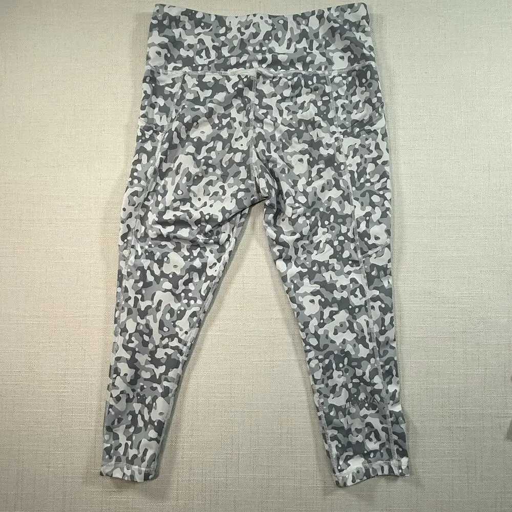 Kiava High Waist Camo Leggings M Gray Workout Capri 7/8 Length Pockets Stretch - Picture 2 of 6